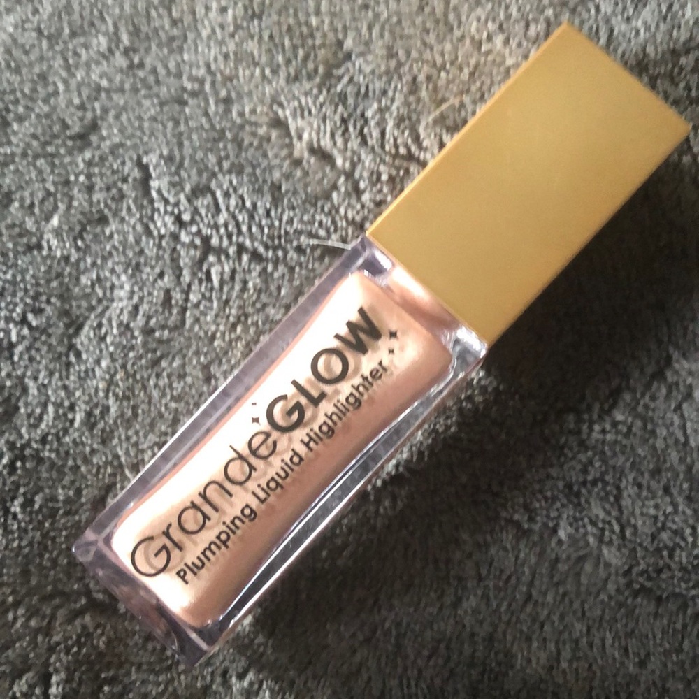 Grandeglow plumping liquid highlighter